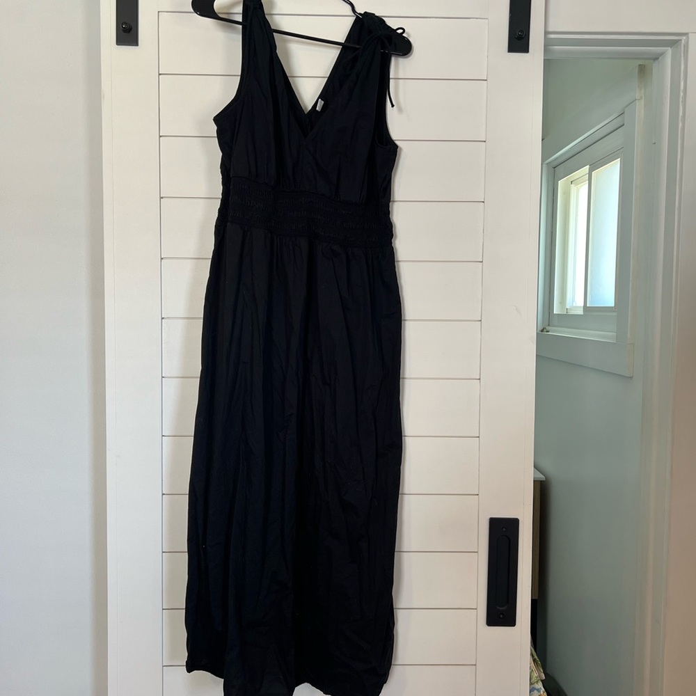 Old Navy Black V-Neck Smocked Waist Maxi Dress